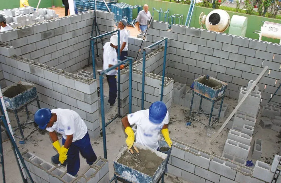 Alvenaria estrutural e concreto armado — Estrutura · execução